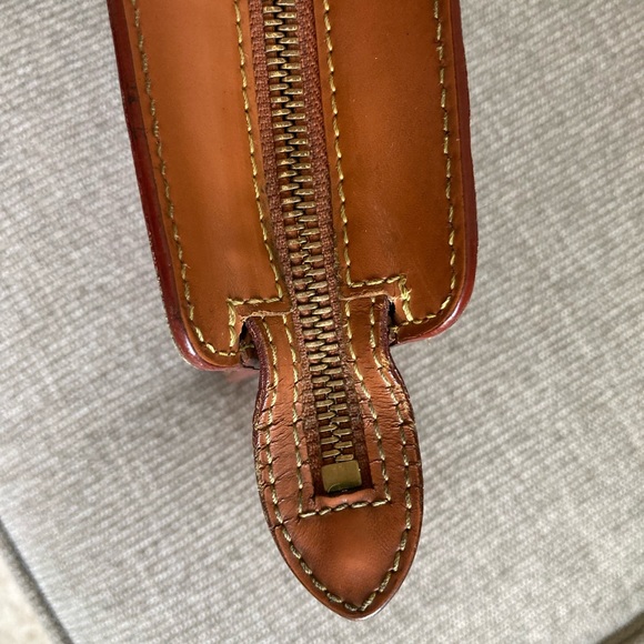 Auth Louis Vuitton Clutch - Picture 13 of 16